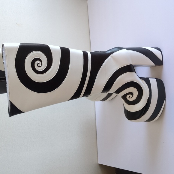 Current Mood Swirl Applique Platform Boots - Picture 7 of 11